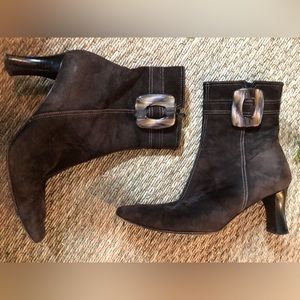 Vintage Joan & David coffee suede bootie. Size 9.5. Style is Leah.